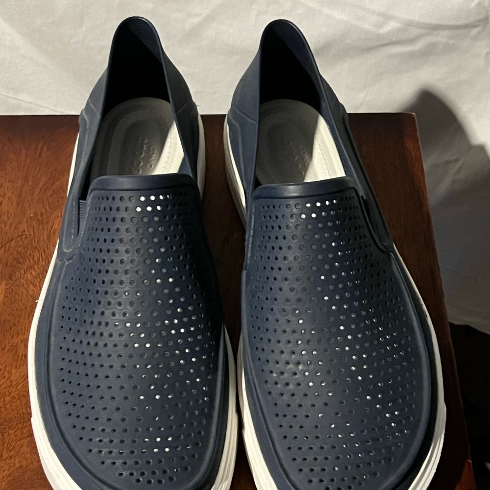 Men’s size 11 Crocs in blue